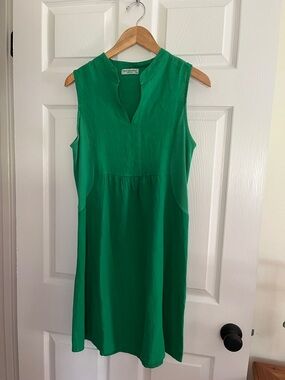 Sleeveless Green Shift Dress by Banana Republic